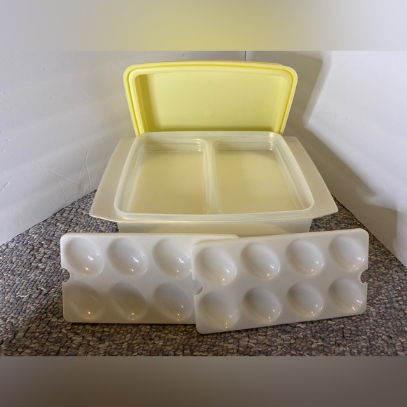 Vintage Tupperware 723 4 Piece Vibrant Harvest Gold Deviled Egg Keeper Carrier - Picture 4 of 4